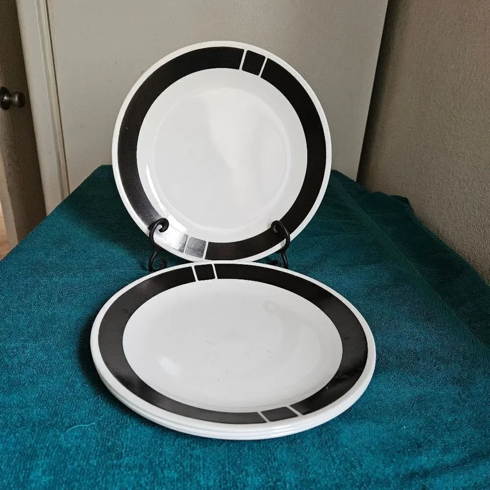 Corelle urban black 4 dinner plates , discontinued